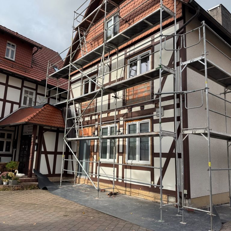 Fassadendämmung mit Mineralwolle (WDVS) am Hotel in Eschwege – e & e Bau